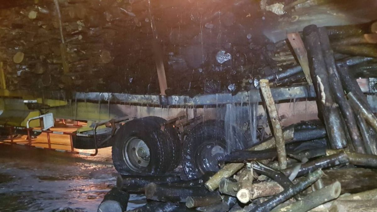 รถพ่วงบรรทุกยูคาเบรคติดไฟลุกท่วม 488388807043998927-blid-7043862967602150767