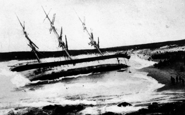 Lake-Michigan-shipwreck-610x380